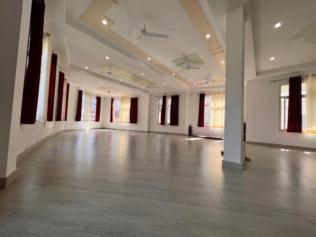 Hotel Paradise Palm Rishīkesh 外观 照片